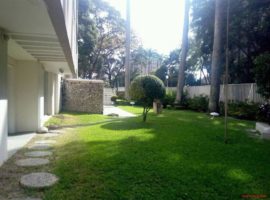 Apartamento amoblado con todo lo que se ve en la foto al lado de la embajada de Grecia Alta Florida en CARACAS
