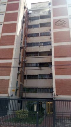 Bello Apartamento en Venta. Res Los Caobos Maracay  04121463609