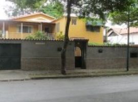Ofrece Excelente Casa ubicada en LA FLORESTA, CARACAS Conjunto Residencial Privado