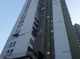 Bonito, amplio y confortable apartamento totalmente remodelado en Venta Macaracacuay Caracas