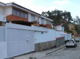 Bella casa en venta en la Urb. Alto Prado en Caracas