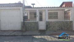 Bella Casa Amoblada Urb. Las Delicias. Santa Rita Maracay