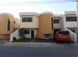 Hermoso Townhouse  en Las Carolinas II, Turmero