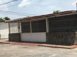 Casa en venta Urb. Las Acacias, Maracay .