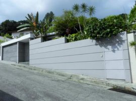 Casa remodelada en venta Prados del Este, Caracas