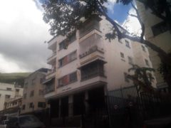 Apartamento remodelado en Venta San Bernardino, Caracas
