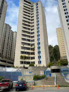 En venta apartamento en El Cigarral, Caracas